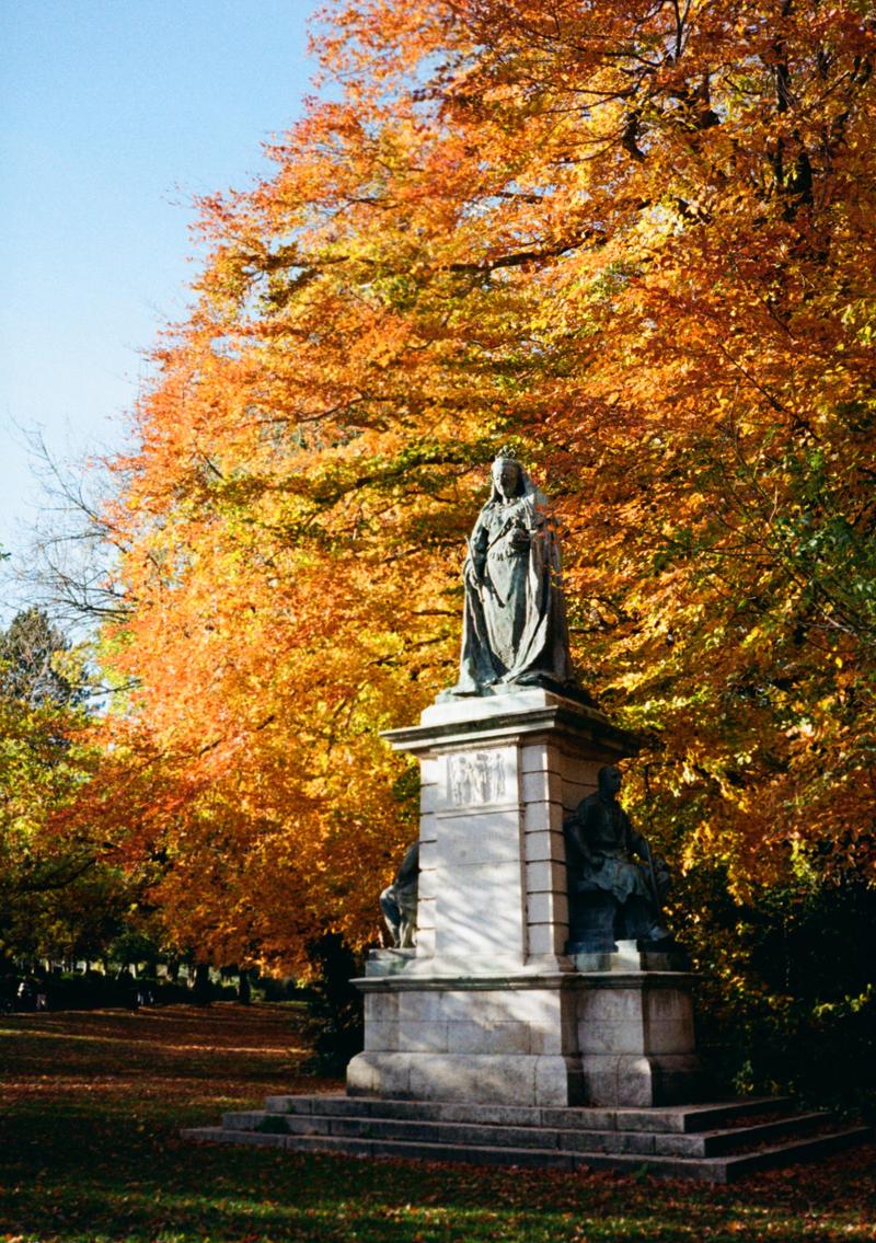 A Queen Victoria statue